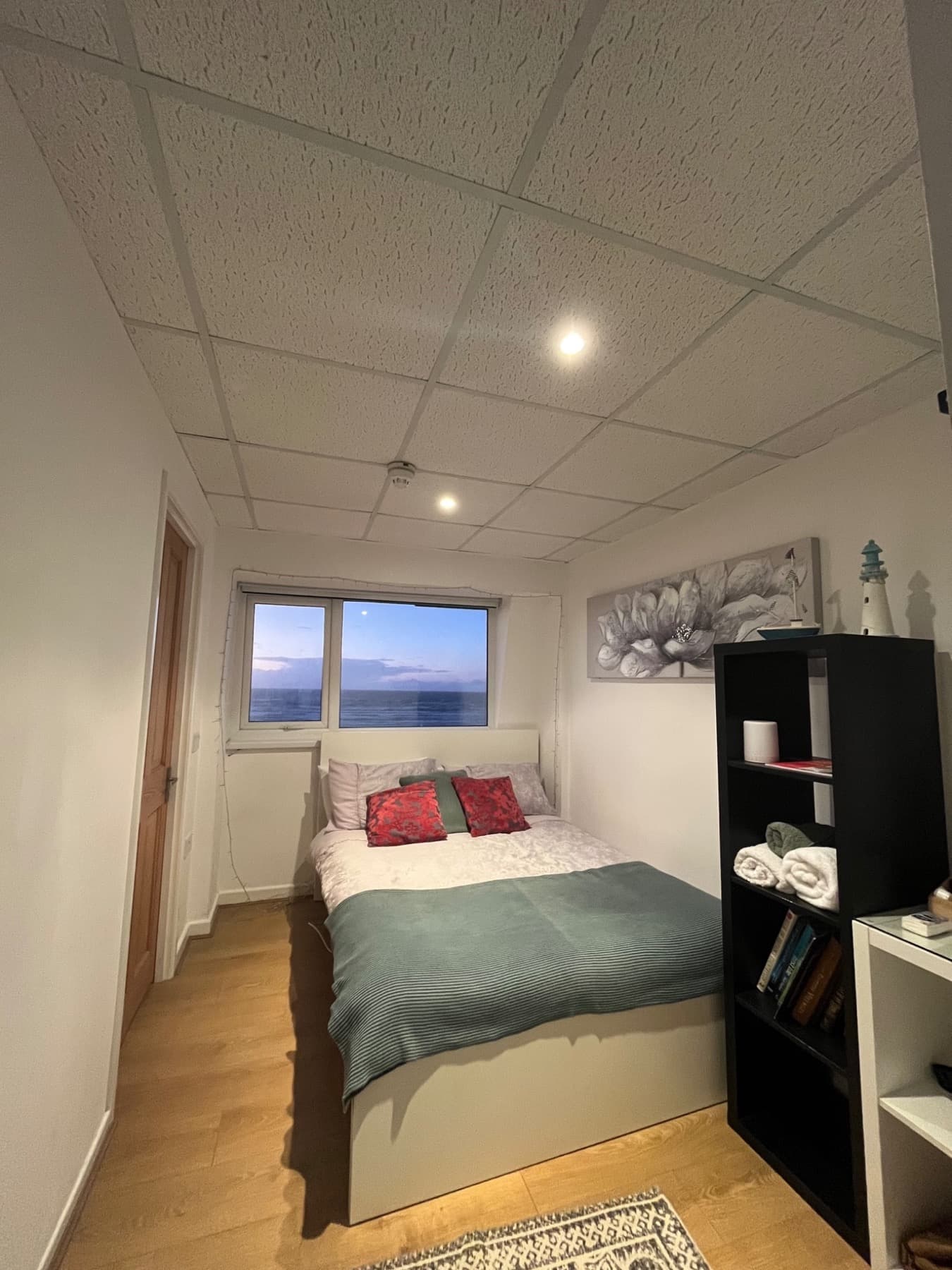 Double bedroom with a window looking out over the sea